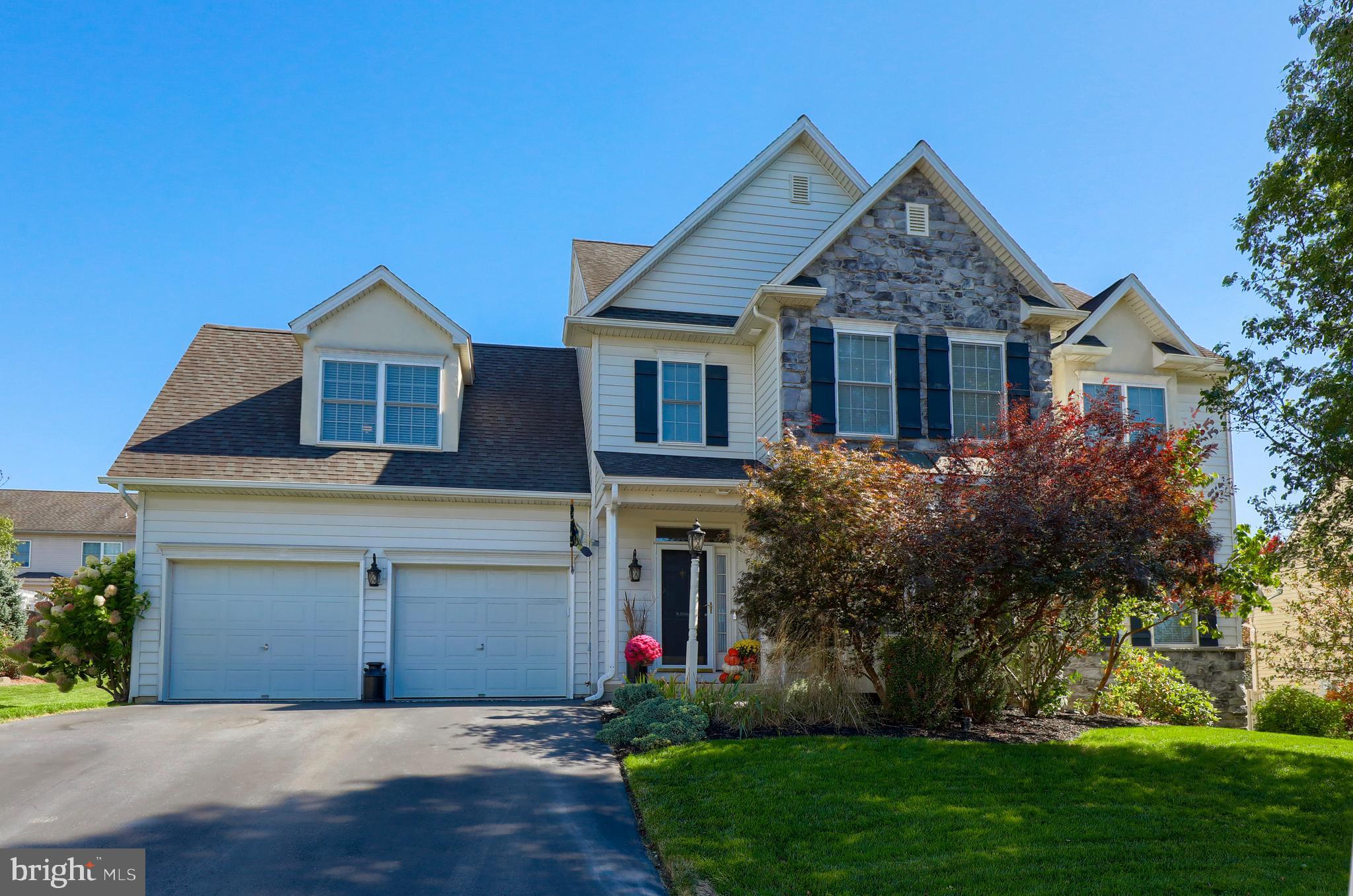 313 Cobblers Court Lititz, PA 17543 - Photo 1 of 40