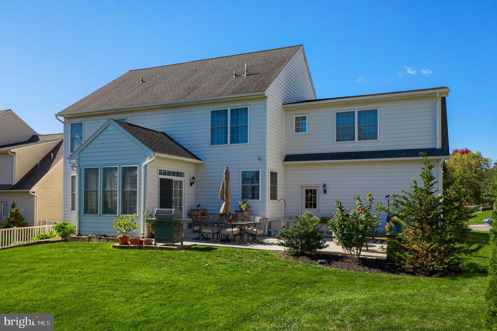 313 Cobblers Court Lititz, PA 17543 - Photo 2 of 40