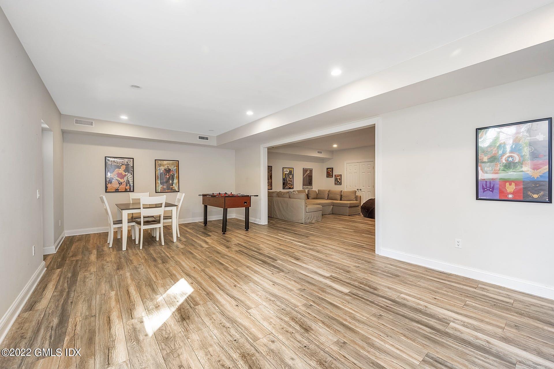 10 Boyd Lane Riverside, CT 06878 - Photo 25 of 30 a living room with furniture and a table