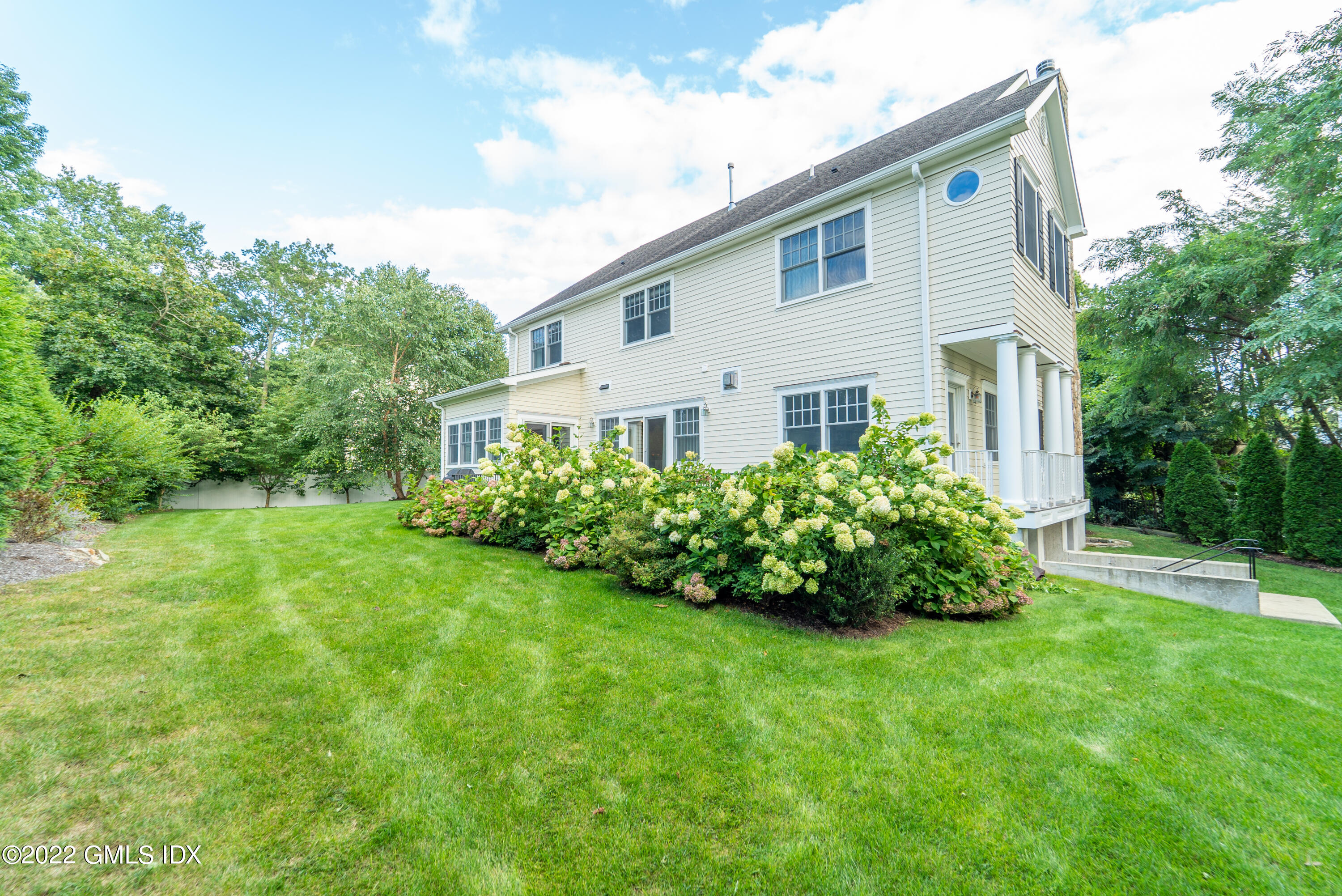 10 Boyd Lane Riverside, CT 06878 - Photo 29 of 30 a front view of a house with a garden