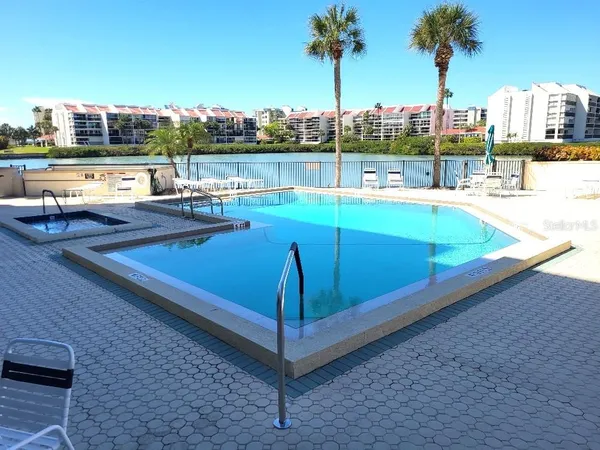 $2,000 | 7400 Sun Island Drive South, Unit 205, South Pasadena, FL 33707