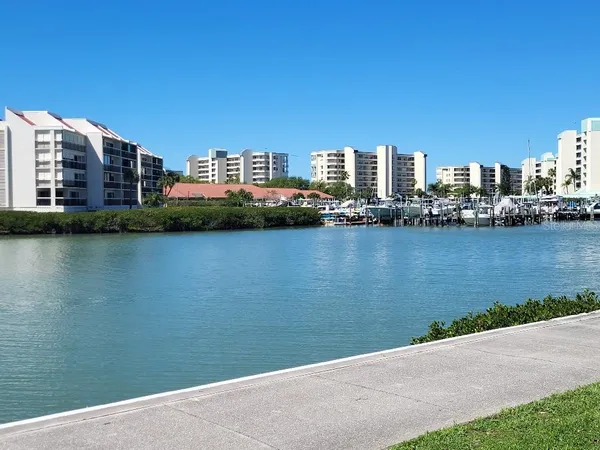 $2,000 | 7400 Sun Island Drive South, Unit 205, South Pasadena, FL 33707