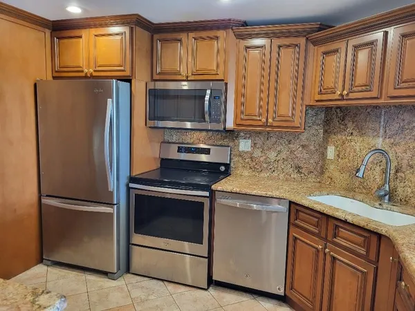 $2,000 | 7400 Sun Island Drive South, Unit 205, South Pasadena, FL 33707