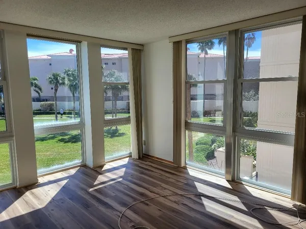 $2,000 | 7400 Sun Island Drive South, Unit 205, South Pasadena, FL 33707