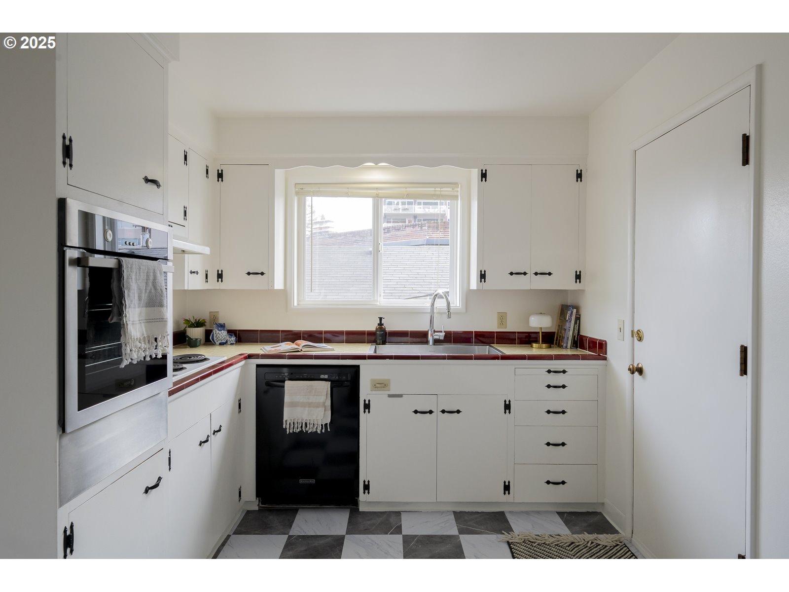 2355 Southwest Cedar Street, Unit 9 Portland, OR 97205 - Photo 17 of 42