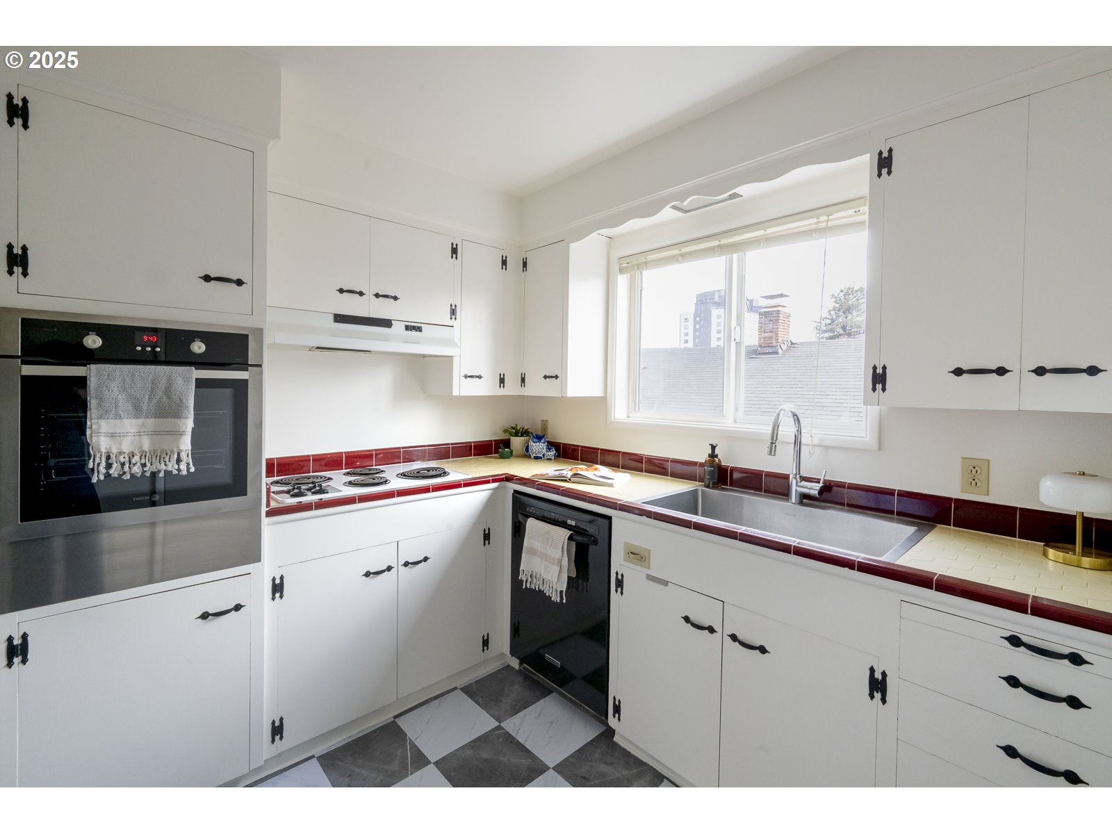 2355 Southwest Cedar Street, Unit 9 Portland, OR 97205 - Photo 20 of 42