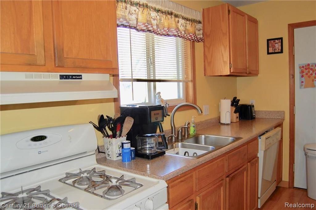 3564 Merriman Road Wayne, MI 48184 - Photo 9 of 27