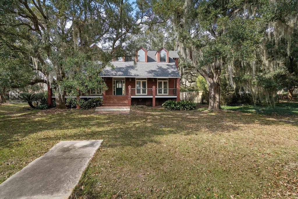 240 Lafayette Street Mandeville, LA 70448 - Photo 3 of 34