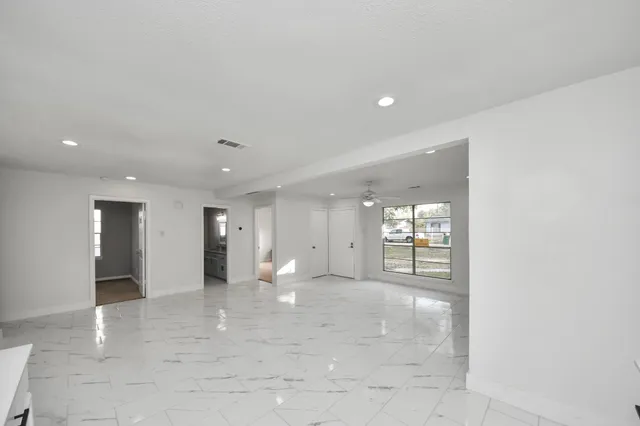 $214,999 | 2926 Knotty Oaks Trail, Houston, TX 77045