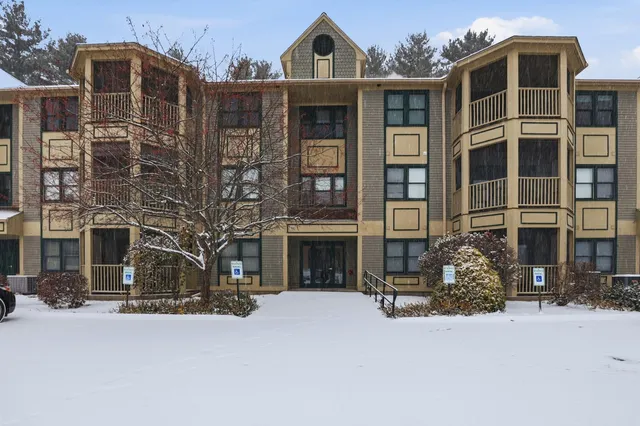 $355,000 | 3 Mayfair Lane, Unit 108, Nashua, NH 03063