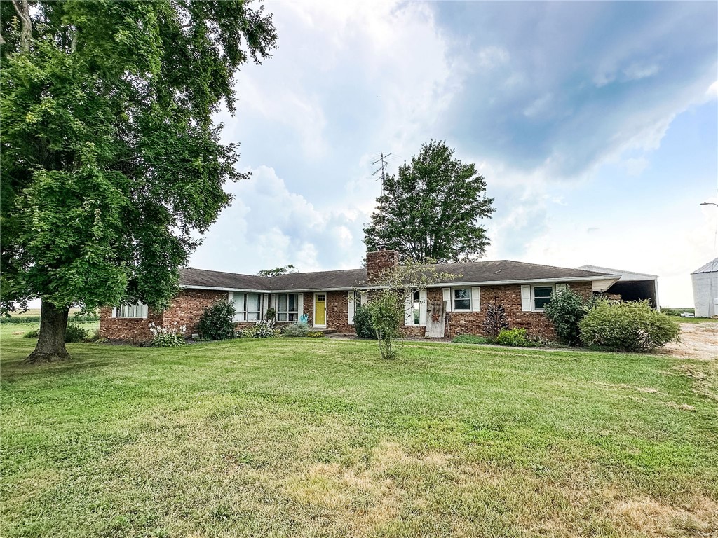 16481 Hadley Road Sumner, IL 62466 - Photo 2 of 45