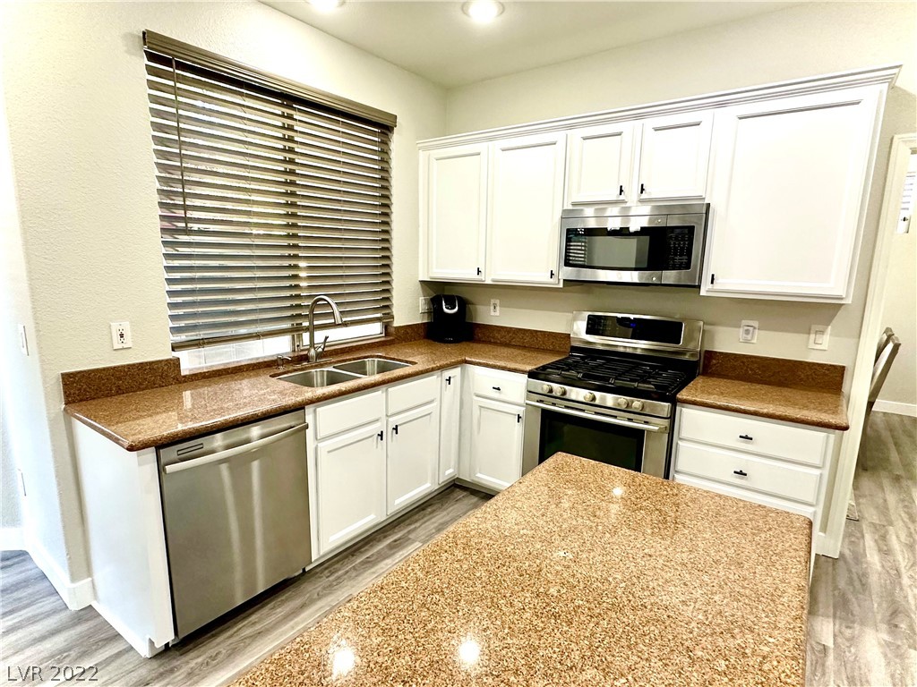 9604 Windom Point Avenue Las Vegas, NV 89129 - Photo 8 of 35