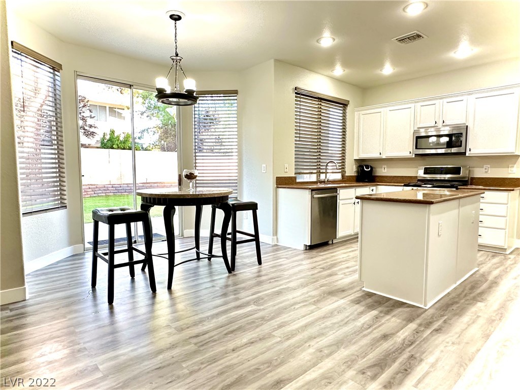 9604 Windom Point Avenue Las Vegas, NV 89129 - Photo 10 of 35