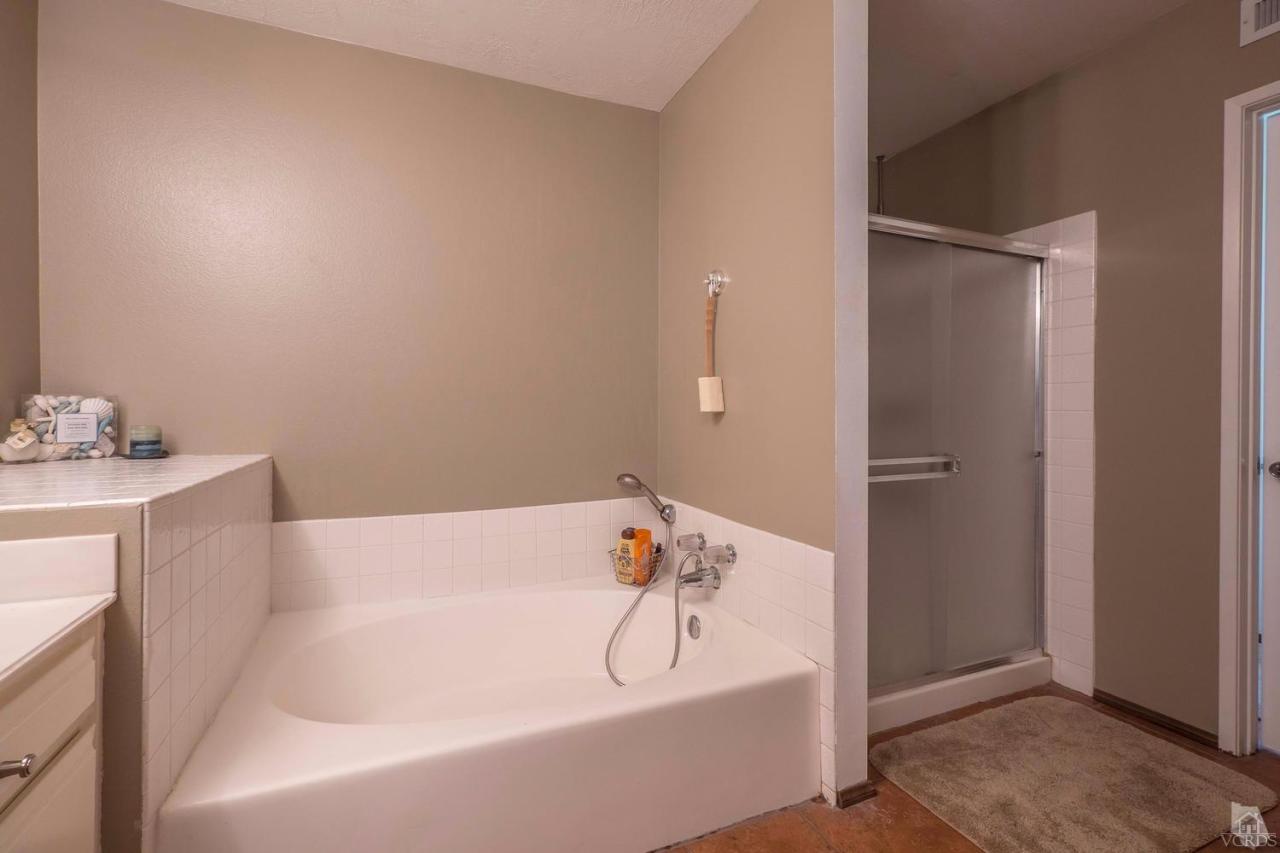 11529 East Buttercreek Road Moorpark, CA 93021 - Photo 26 of 36 a bathroom with a bathtub