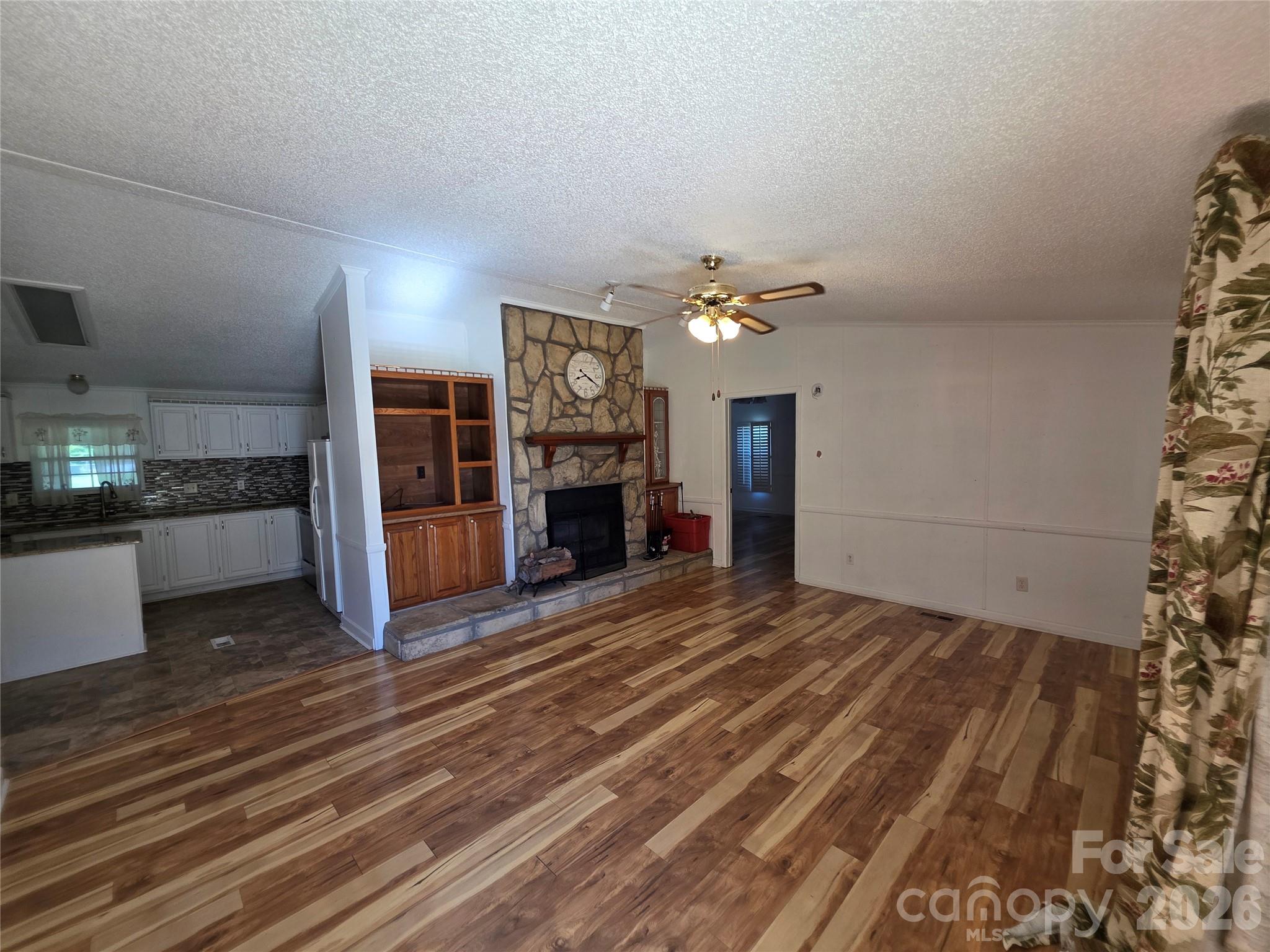 1395 Cape Hickory Road Hickory, NC 28601 - Photo 4 of 22