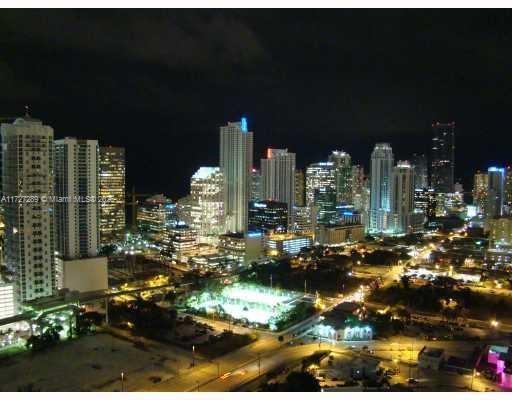 90 Southwest 3rd Street, Unit PH17 Miami, FL 33130 - Photo 4 of 64 VIEW AT NIGTH