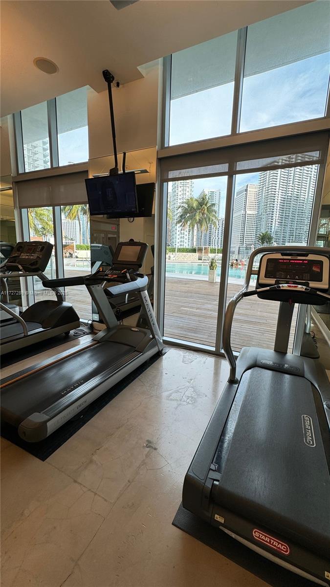 90 Southwest 3rd Street, Unit PH17 Miami, FL 33130 - Photo 56 of 64