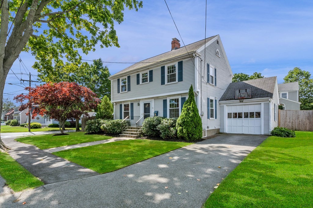 32 Pickwick Road Marblehead, MA 01945 - Photo 2 of 36
