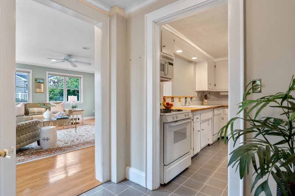 32 Pickwick Road Marblehead, MA 01945 - Photo 9 of 36