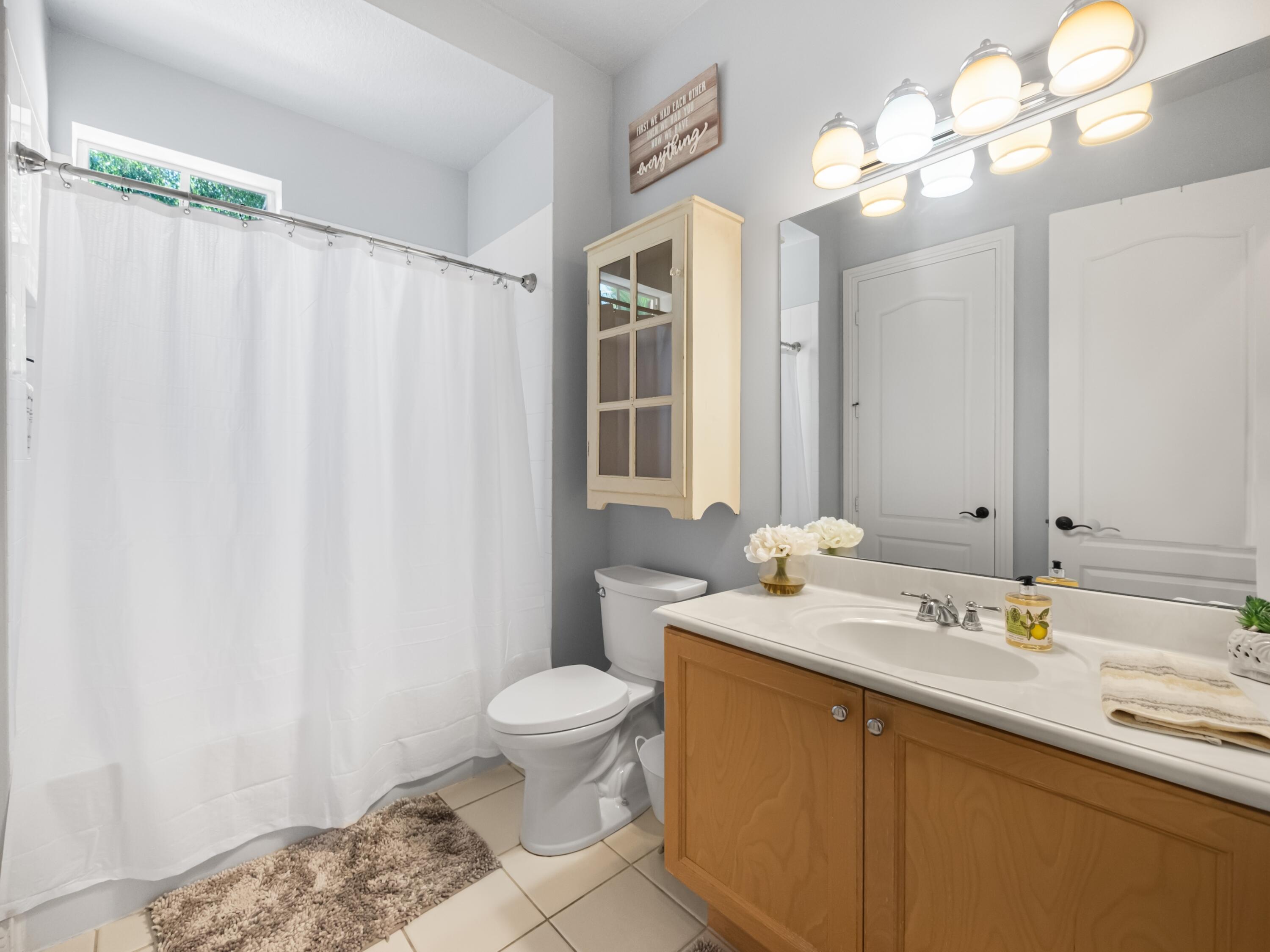 137 Inkberry Drive Jupiter, FL 33458 - Photo 17 of 39 Guest Bathroom 1