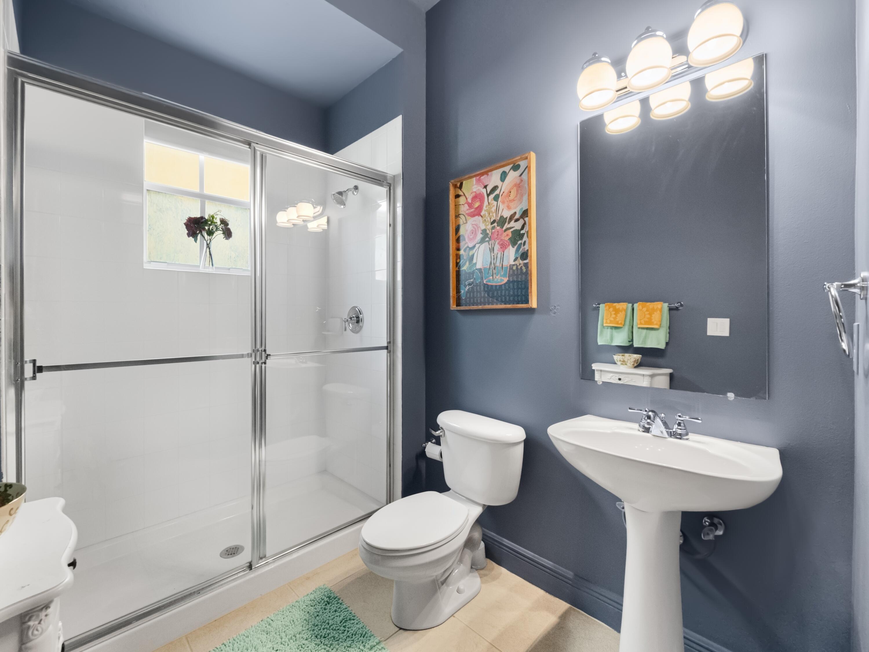 137 Inkberry Drive Jupiter, FL 33458 - Photo 21 of 39 Guest Bathroom 3