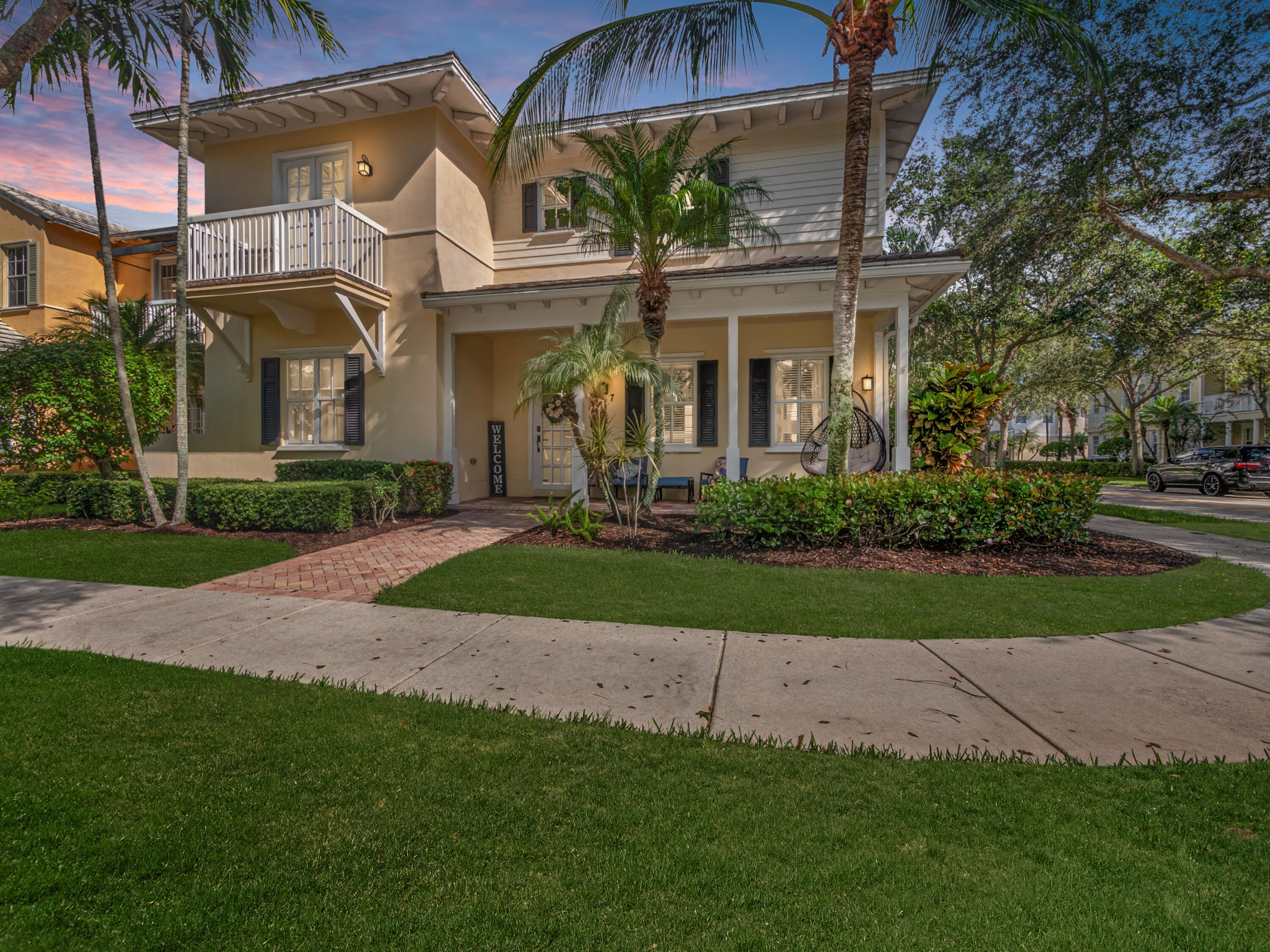 137 Inkberry Drive Jupiter, FL 33458 - Photo 4 of 39 Front