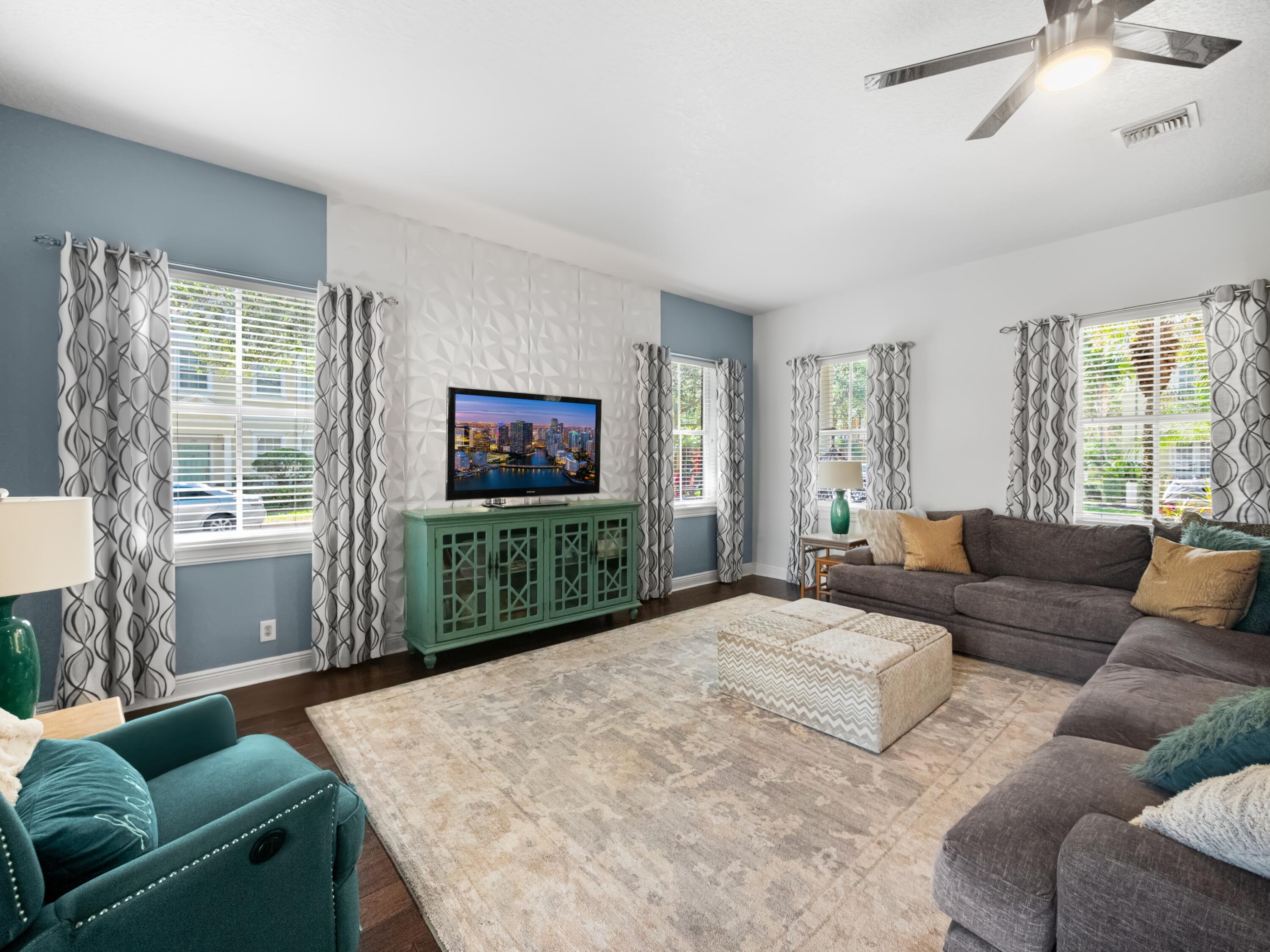 137 Inkberry Drive Jupiter, FL 33458 - Photo 6 of 39 Living Room