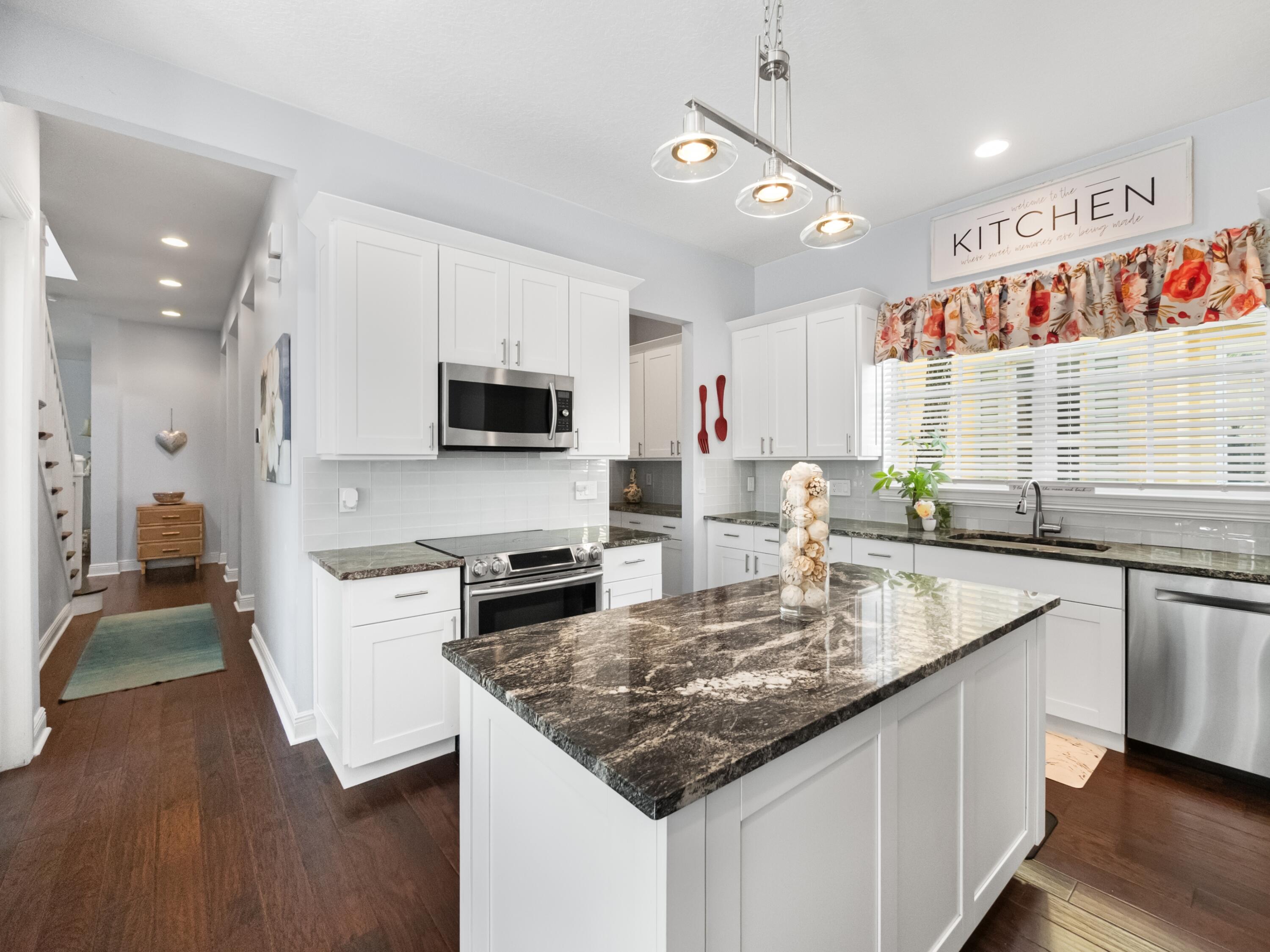 137 Inkberry Drive Jupiter, FL 33458 - Photo 7 of 39 Kitchen