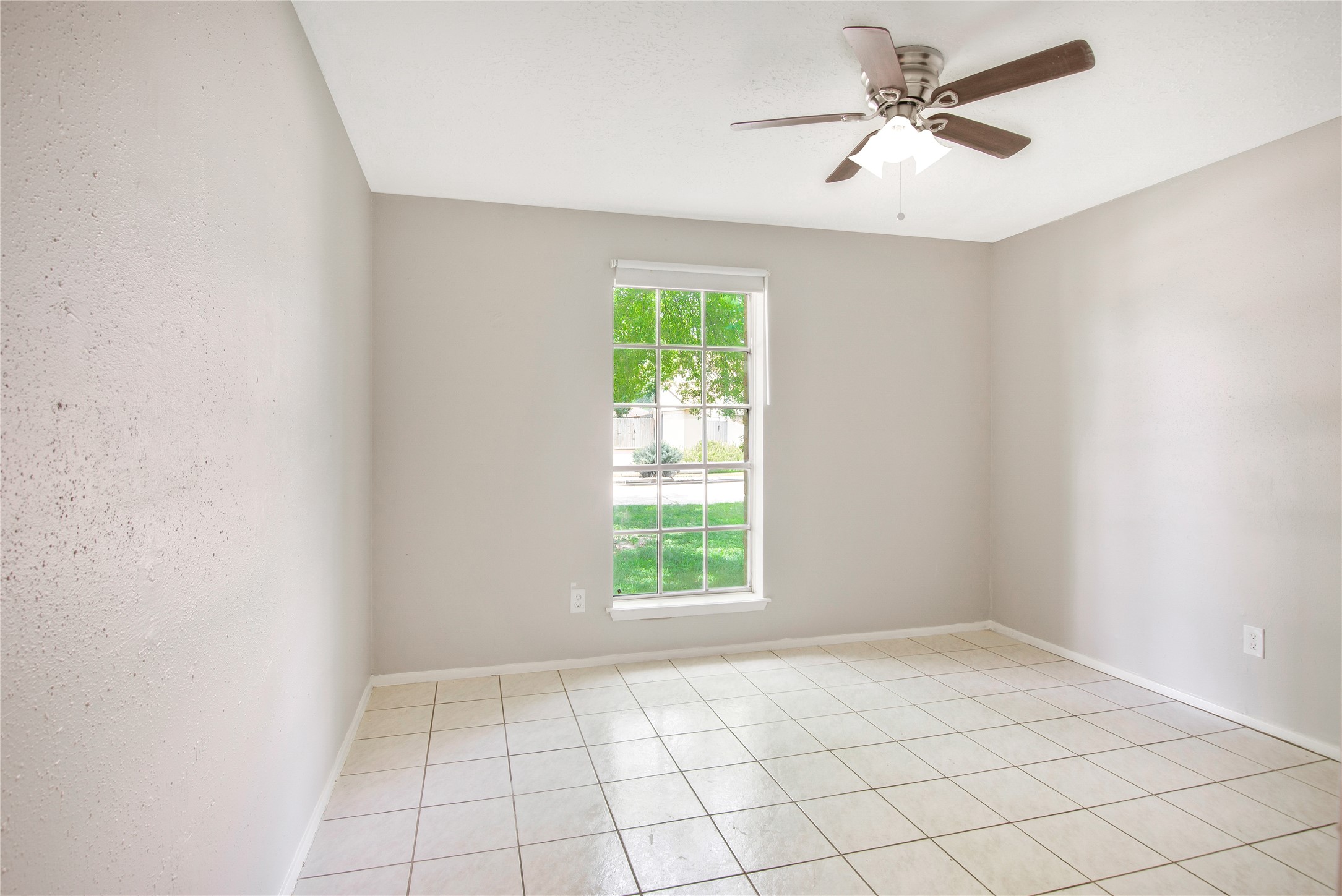 11710 Old Telegraph Road Houston, TX 77067 - Photo 17 of 24 Second front bedroom with ceiling fan