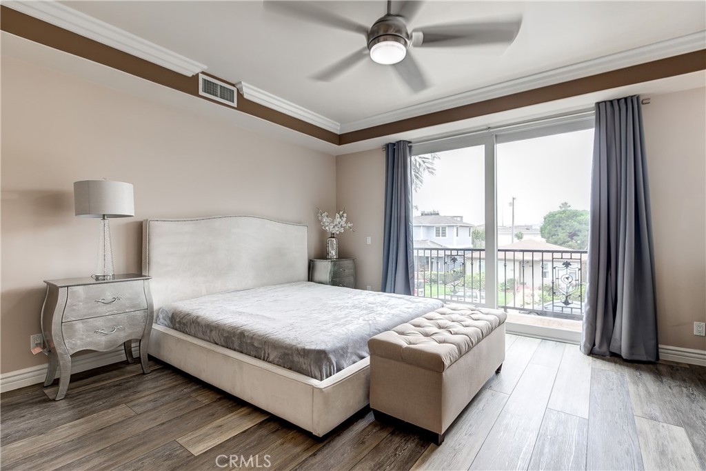 213 Baltimore Avenue Huntington Beach, CA 92648 - Photo 39 of 50 a bedroom with a large bed and a large window