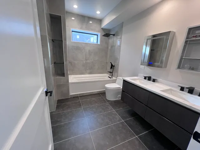 $7,800 | 1039 West Belmont Avenue, Unit 4, Chicago, IL 60657