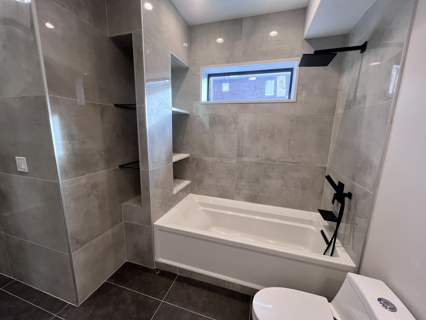 1039 West Belmont Avenue, Unit 4 Chicago, IL 60657 - Photo 13 of 22 a bathroom with a toilet and a bathtub