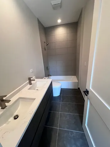 $7,800 | 1039 West Belmont Avenue, Unit 4, Chicago, IL 60657