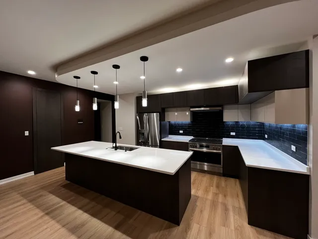 $7,800 | 1039 West Belmont Avenue, Unit 4, Chicago, IL 60657