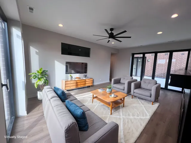 $7,800 | 1039 West Belmont Avenue, Unit 4, Chicago, IL 60657