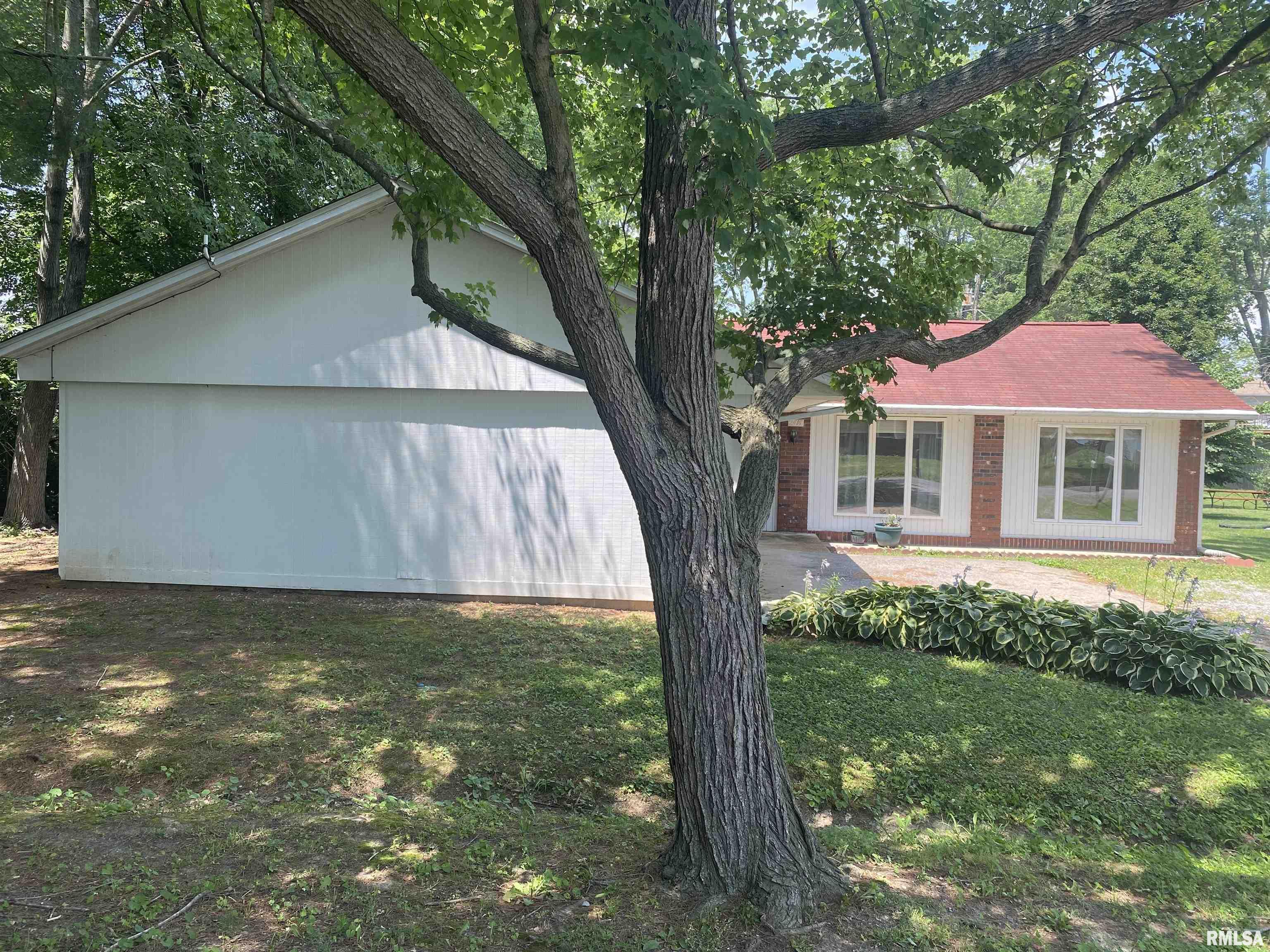 2414 Doris Street Murphysboro, IL 62966 - Photo 2 of 21