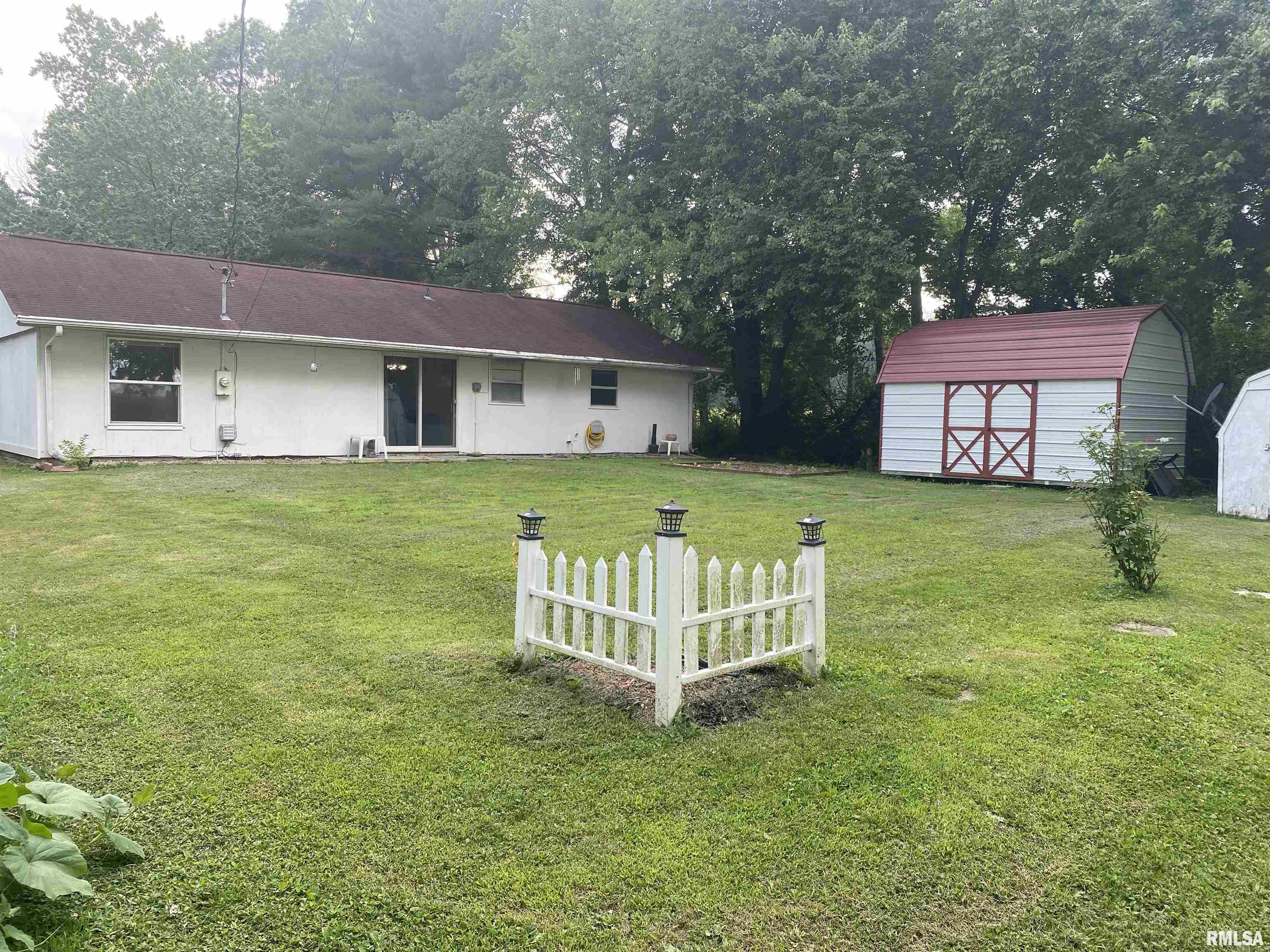 2414 Doris Street Murphysboro, IL 62966 - Photo 3 of 21