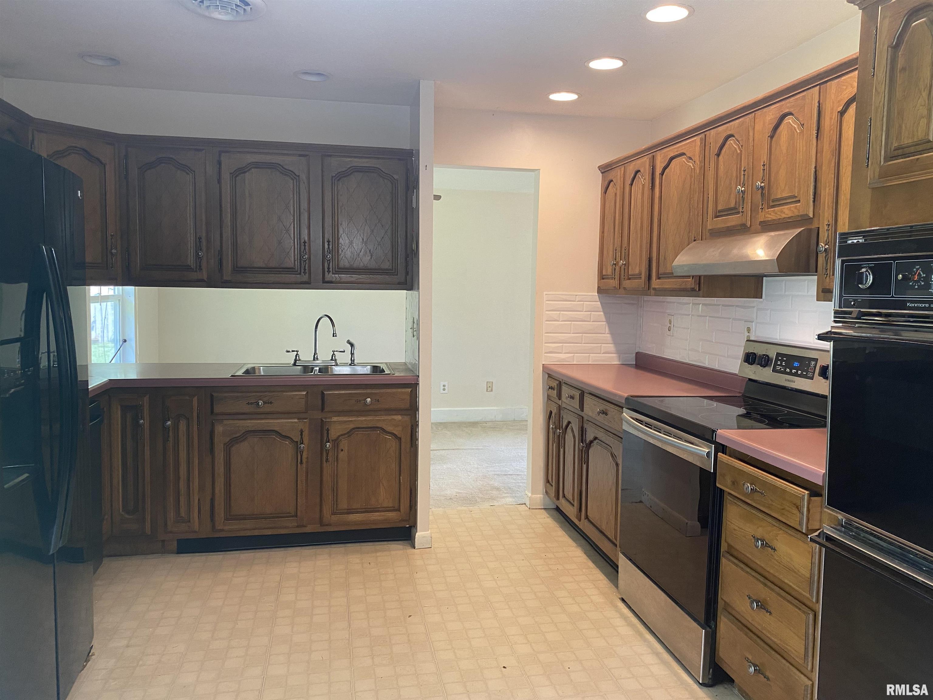 2414 Doris Street Murphysboro, IL 62966 - Photo 4 of 21