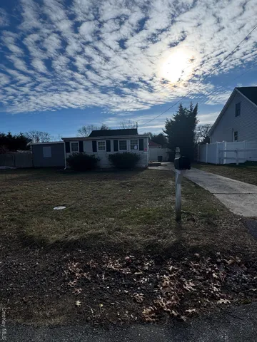 $350,000 | 122 Manor Drive, Brookhaven, NY 11967