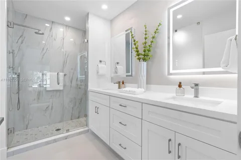 $2,770,000 | 3341 Northeast 38th Street, Fort Lauderdale, FL 33308