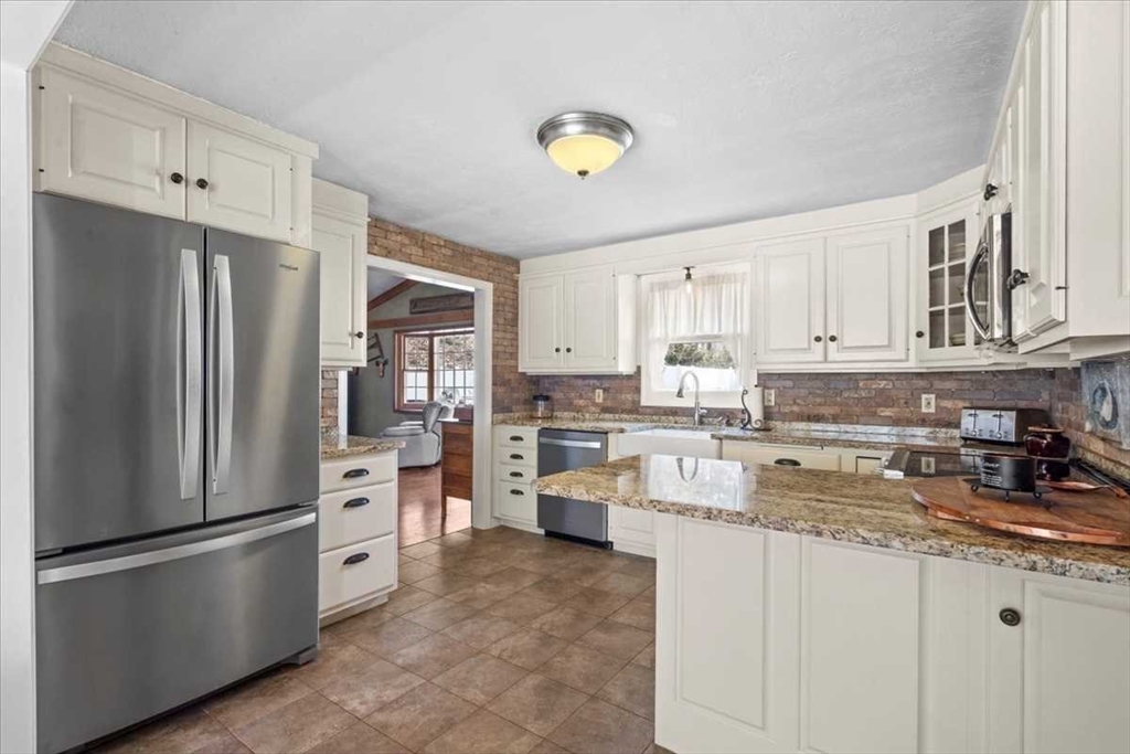 136 Winthrop Lane Holden, MA 01520 - Photo 6 of 42 a kitchen with refrigerator and cabinets