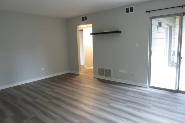 $1,600 | 6182 Pinewood Court, Unit 107, Willowbrook, IL 60527