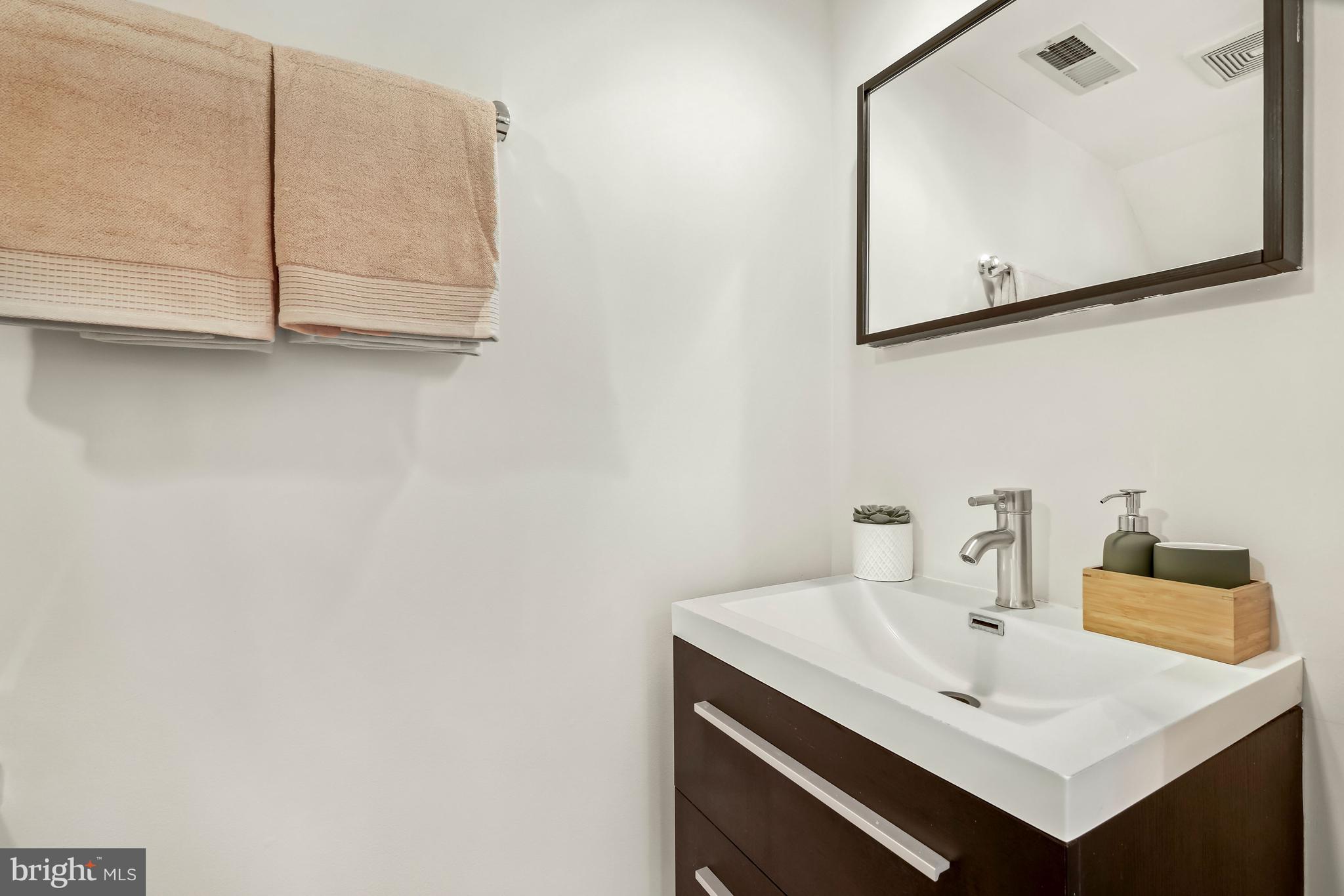 1413 E Street Southeast Washington, DC 20003 - Photo 11 of 27