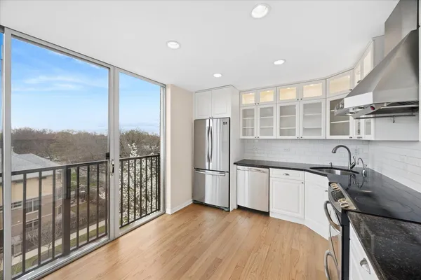 $339,000 | 424 Park Avenue, Unit 501, River Forest, IL 60305