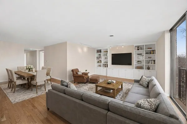 $339,000 | 424 Park Avenue, Unit 501, River Forest, IL 60305