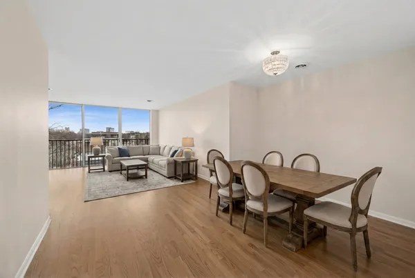 $339,000 | 424 Park Avenue, Unit 501, River Forest, IL 60305