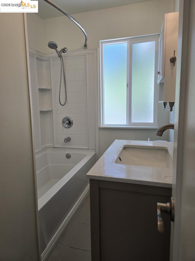 241 Humboldt Street San Rafael, CA 94901 - Photo 11 of 32 a bathroom with a sink a vanity and a bathtub