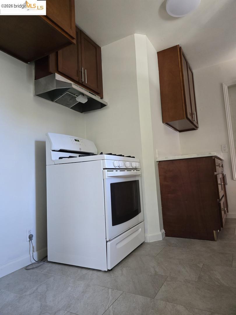 241 Humboldt Street San Rafael, CA 94901 - Photo 13 of 32 a utility room with dryer and washer