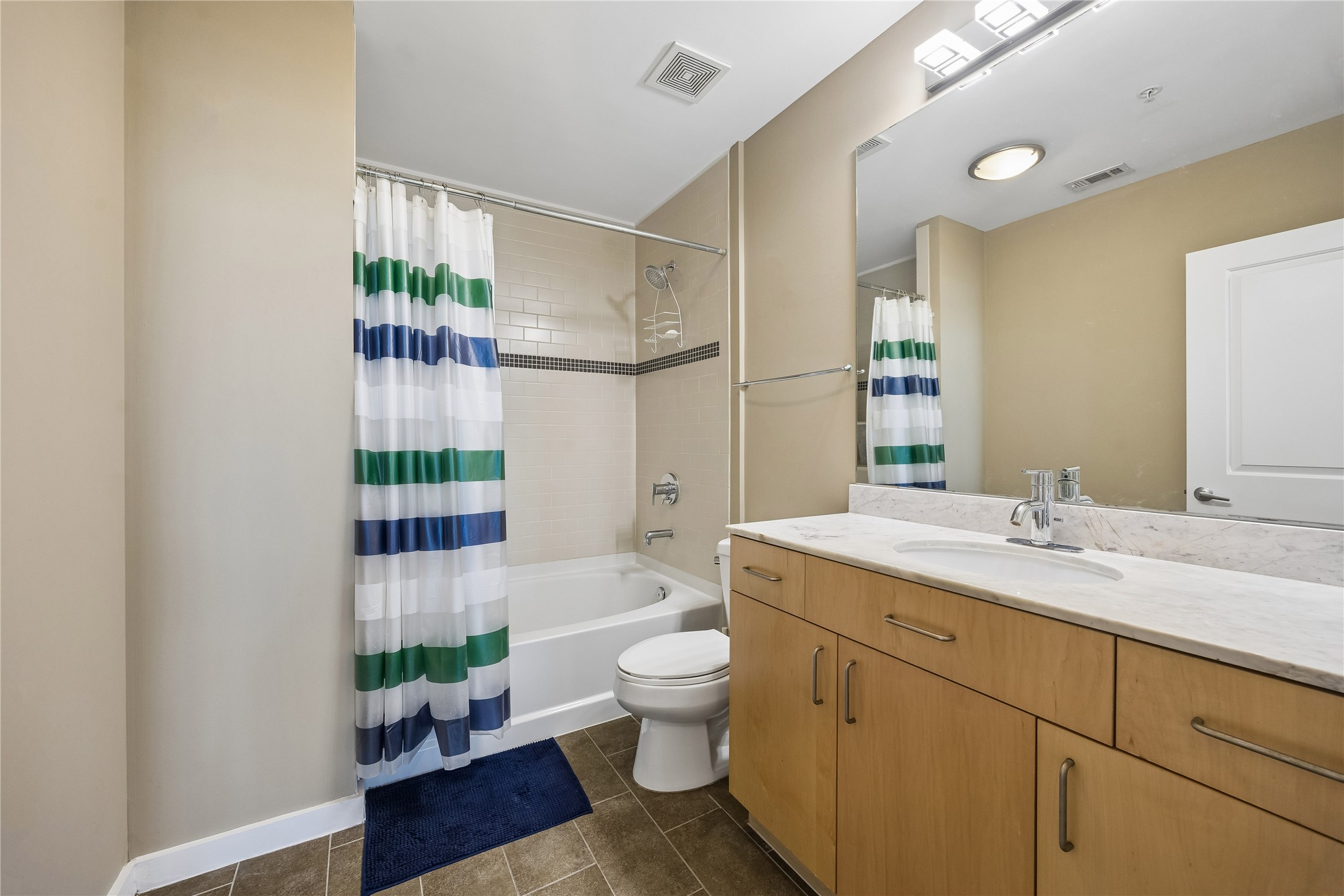 5925 Almeda Road, Unit 11011 Houston, TX 77004 - Photo 15 of 24 Primary bathroom offer shower/tub combo and good-sized vanity with storage below.