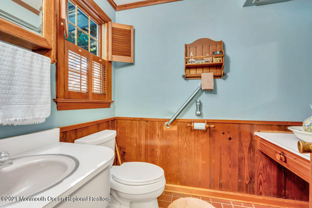 3234 Ridgewood Road Allenwood, NJ 08720 - Photo 29 of 49 a bathroom with a toilet a sink and a bathtub